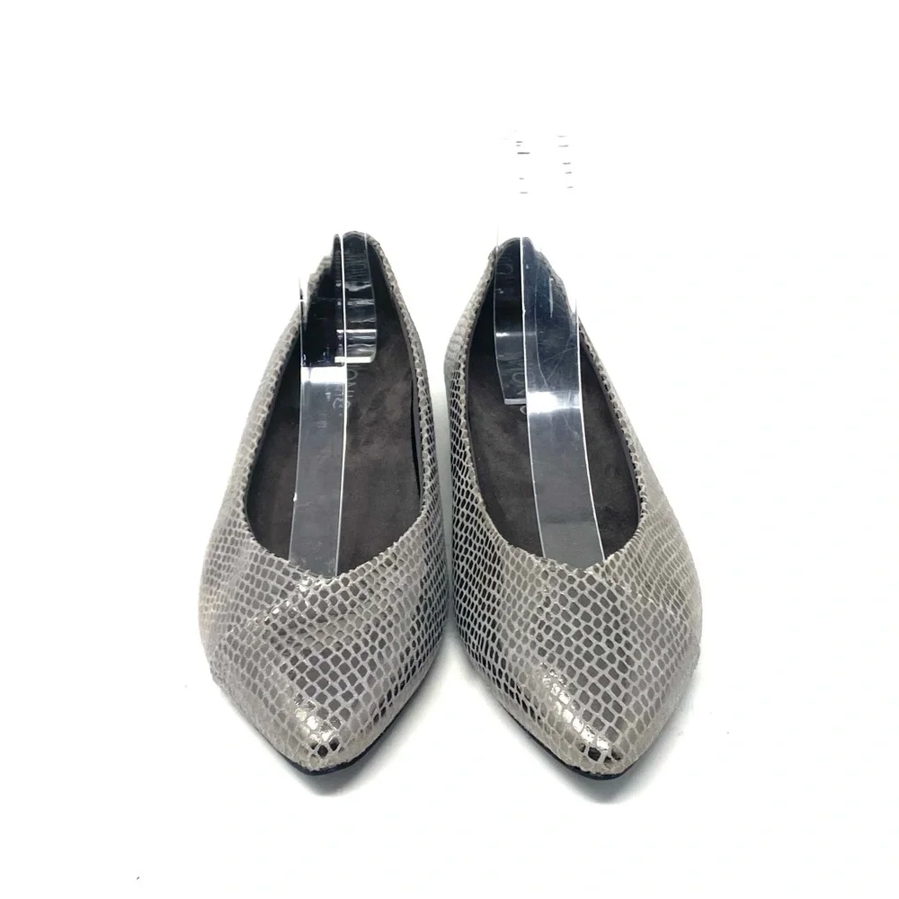 Vionic Flats - Picture 2 of 7